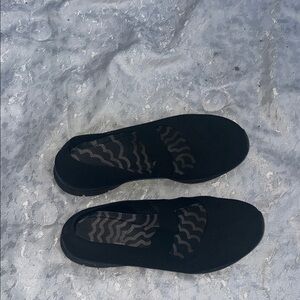 Black Slip-On Women's Walking Shoes